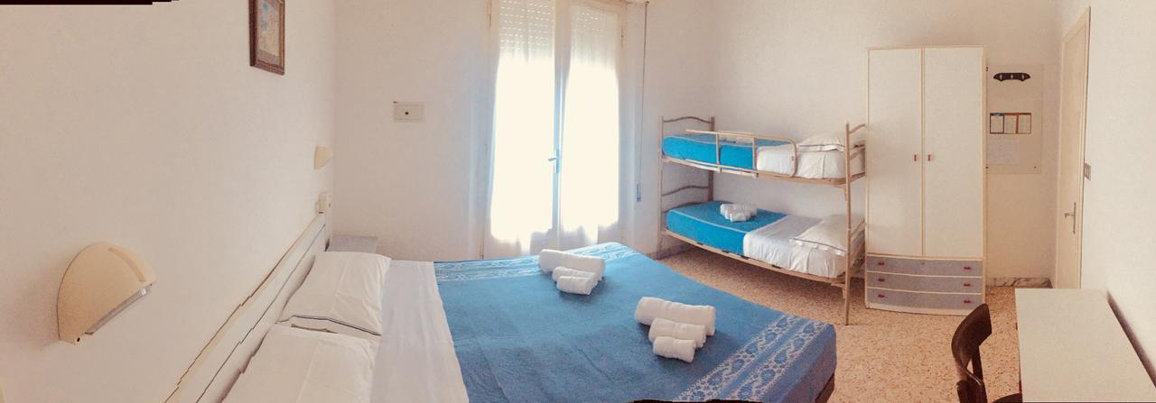 Hotel Urania à Fogliano Marina Extérieur photo