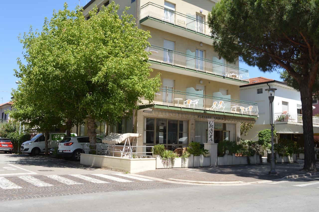 Hotel Urania à Fogliano Marina Extérieur photo