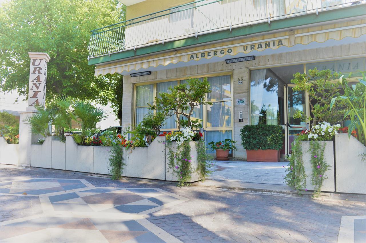 Hotel Urania à Fogliano Marina Extérieur photo