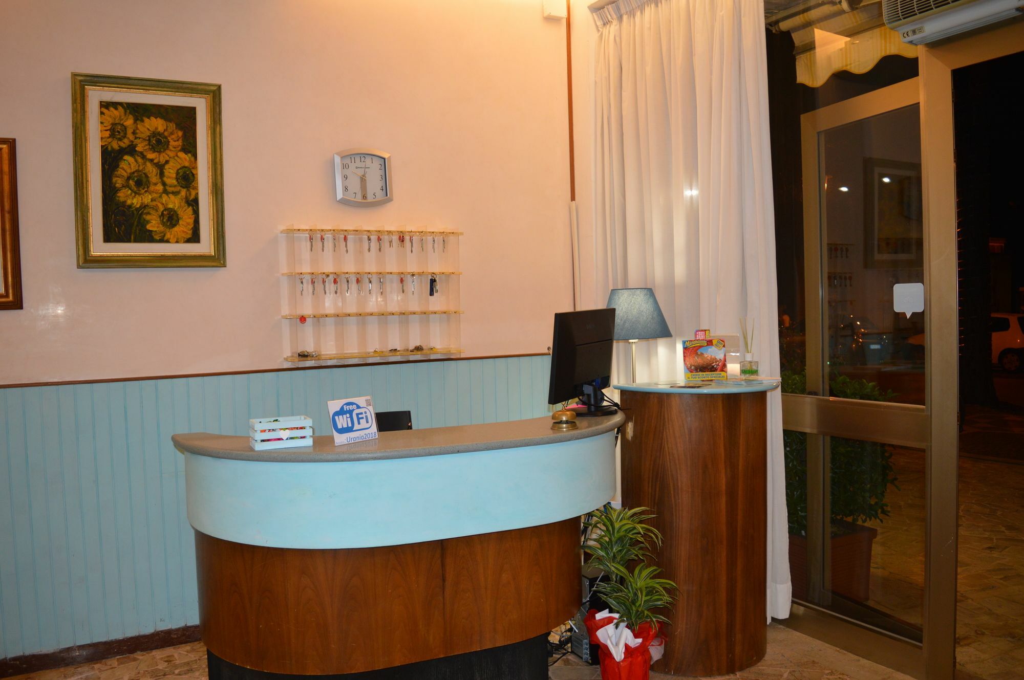 Hotel Urania à Fogliano Marina Extérieur photo
